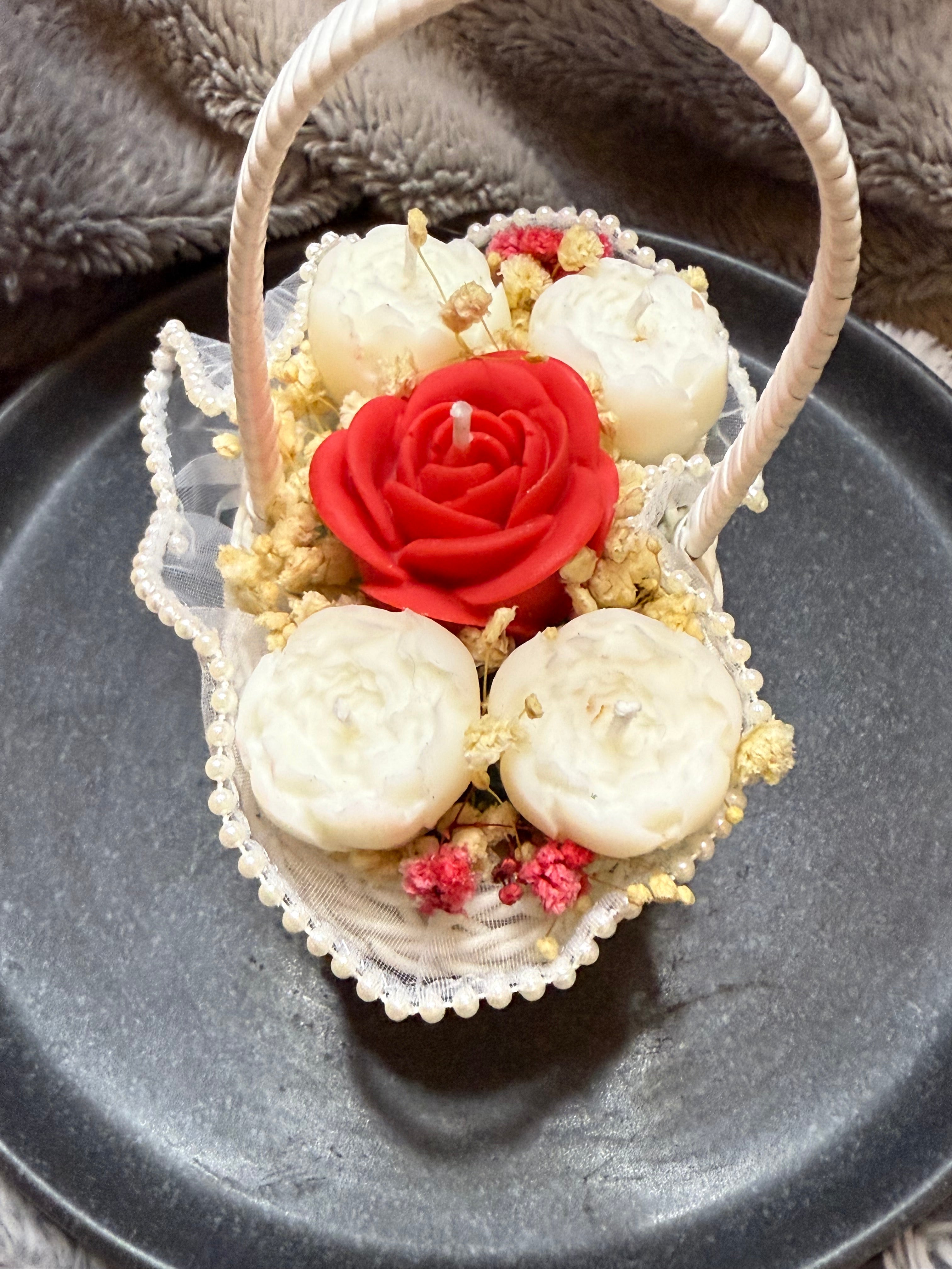 Blumenkorb mit Rosen